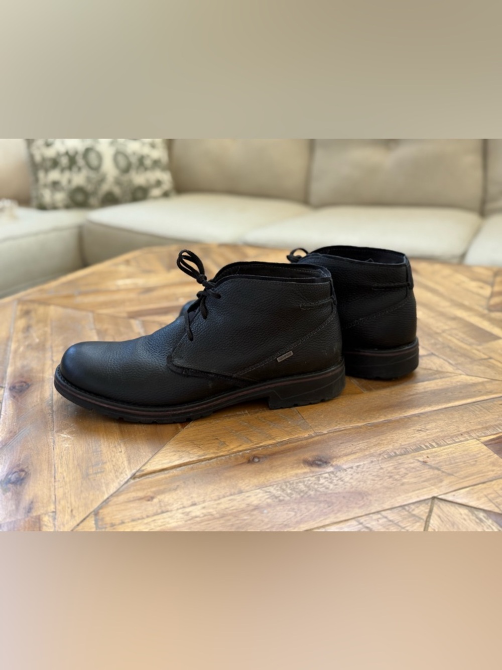 Clarks Men's Black Leather Chukka Boots - Lace-Up